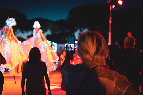 Entertainment with evening shows at Pappasole Camping Village