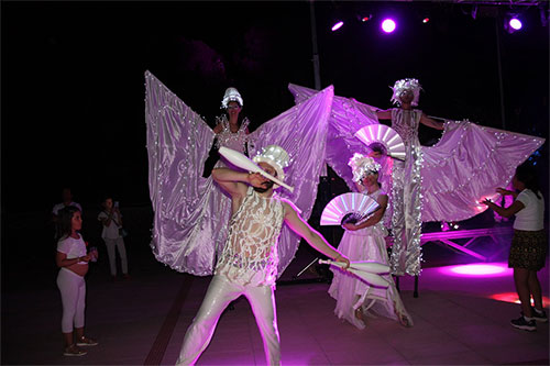 Entertainment with evening shows at Pappasole Camping Village