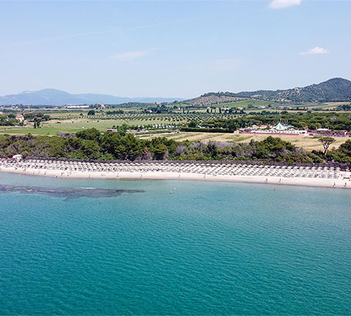 Spiaggia attrezzata e mare del Pappasole Camping Village