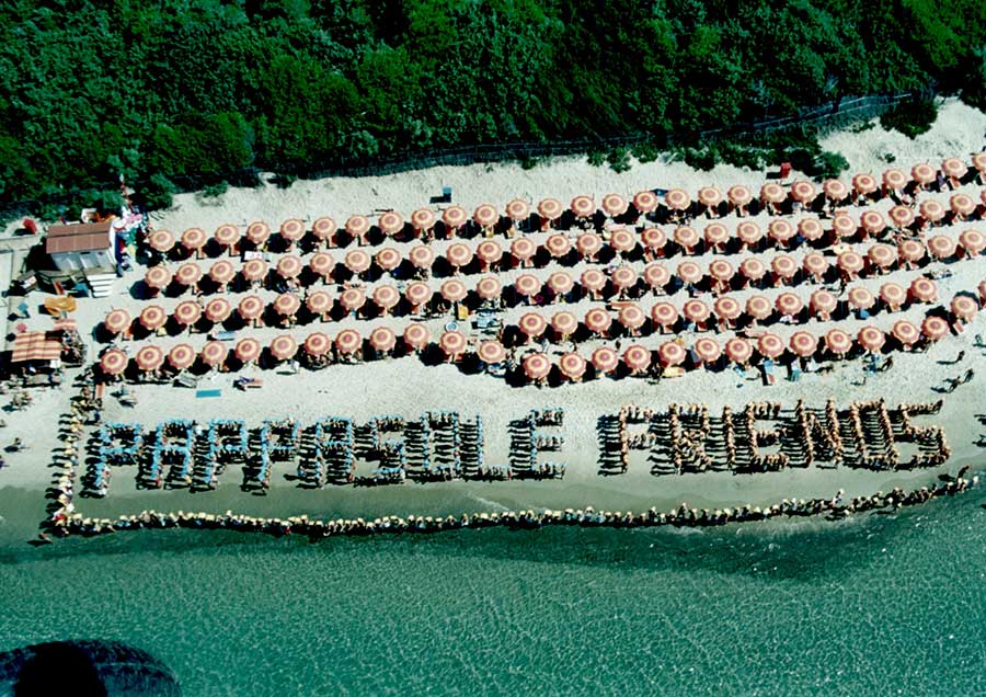 Divertimento in piscina al Pappasole Camping Village