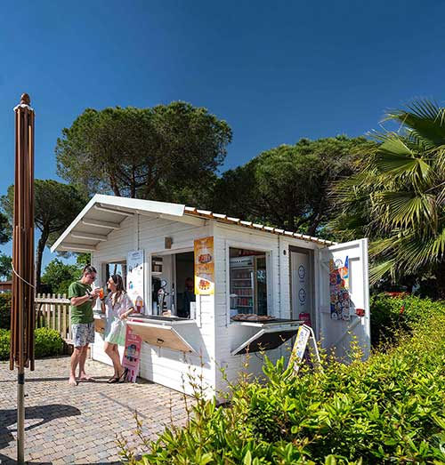 Snacks an der Pappasole Pool Bar