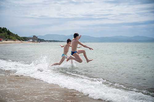 Spiaggia libera davanti al Pappasole Camping Village del Parco Naturale della Sterpaia